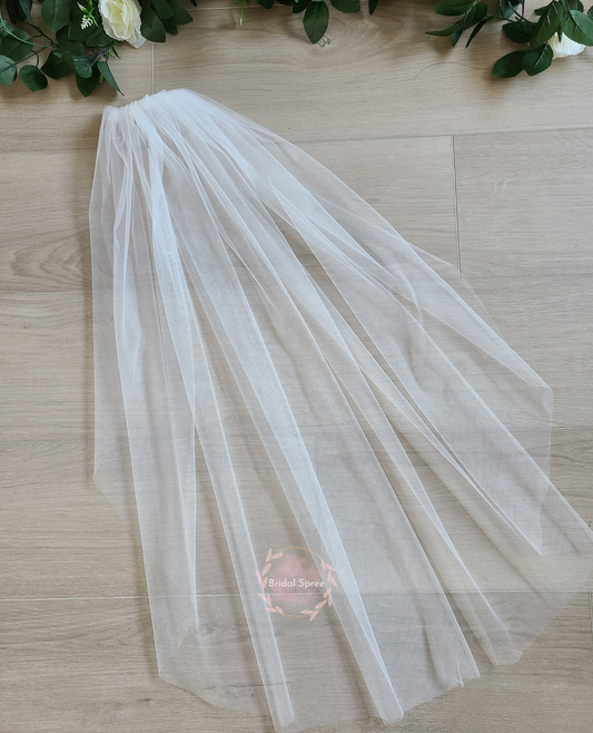 Single tier short waist veil with metal comb
